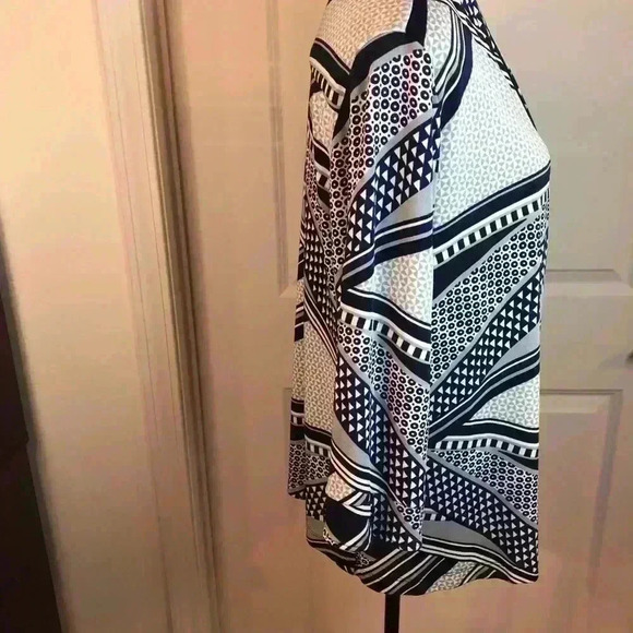 Chicos Travelers Women’s size 2 (Large) Blue and Gray Jacket Top Geometric Print - Picture 3 of 5